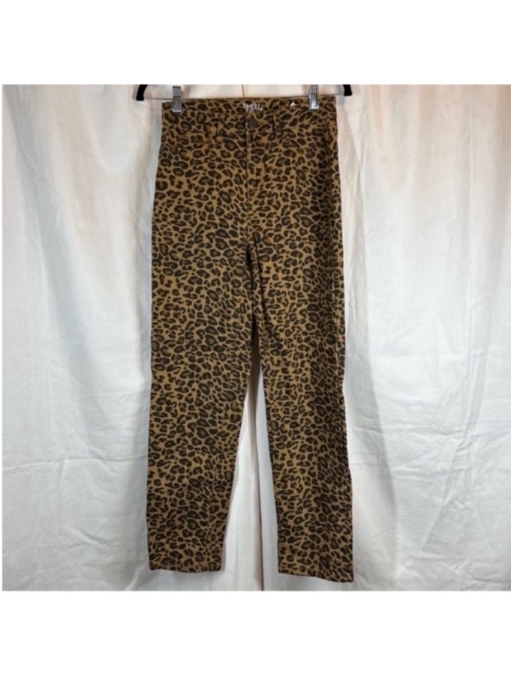 Time and Tru cheetah print straight leg jeans high rise 80s 90s inspo